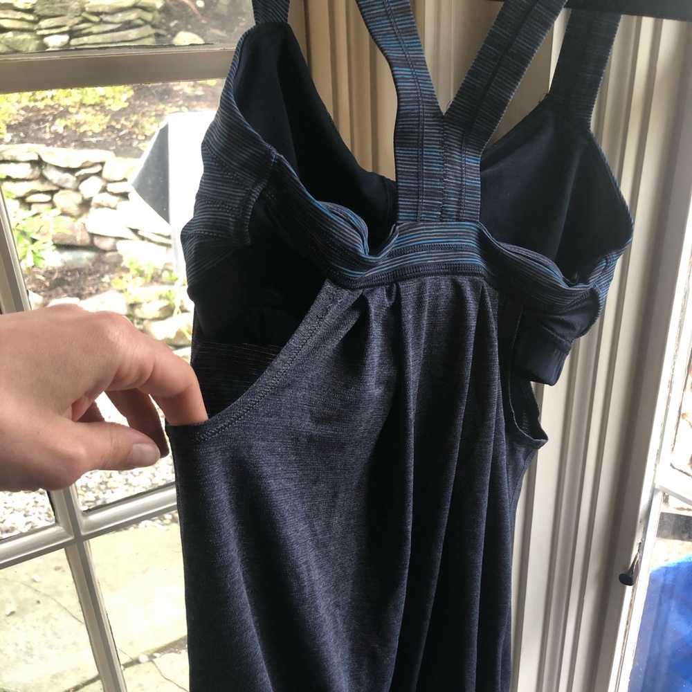 LuLuLemon 2-in-1 bra/shirt NAVY Size 4